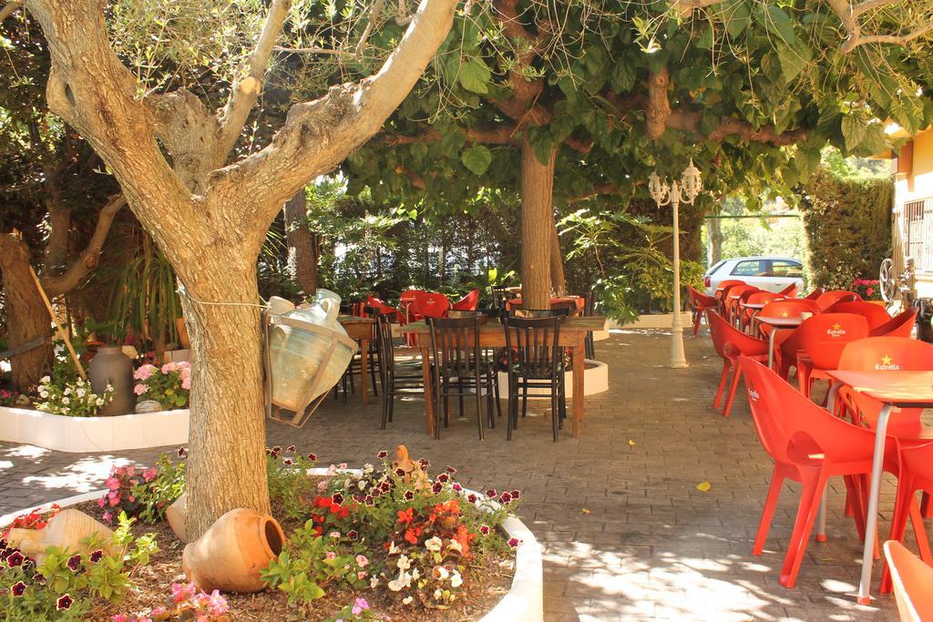 Hostal Braseria Tivissa Exterior photo